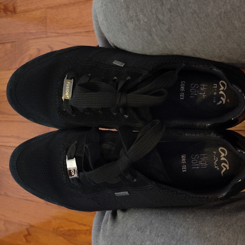 ARA Fusion waterproof Black Sneakers like new,size 10-10.5 US (size 8 European)